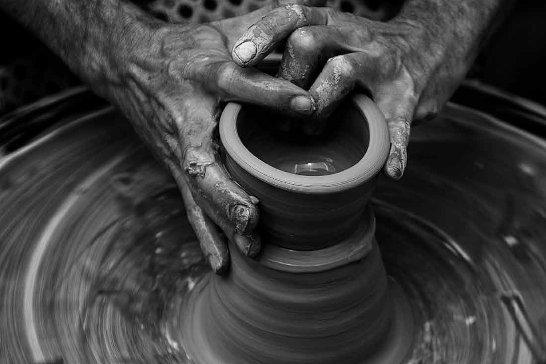 Breaking the mould of society requires deep inner reflection and work. Without being aware of it, these moulds affect every area of our lives.
